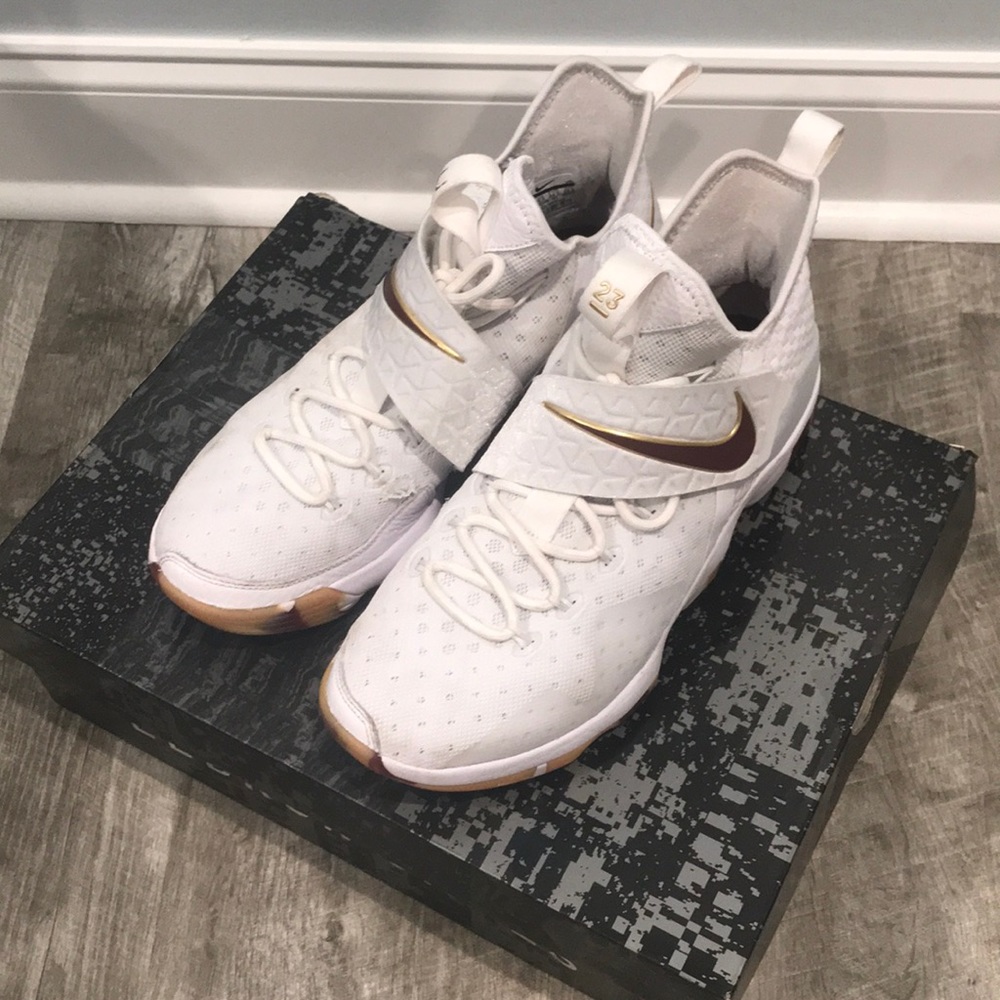 Lebron XIV Team white/red Light brown,